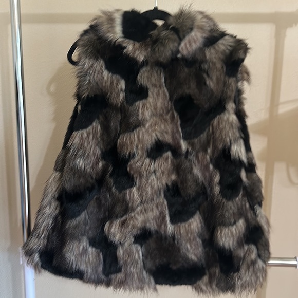 Women’s Faux fur vest - never worn - multi color with sash belt if desired - Picture 4 of 4